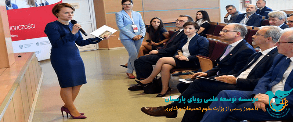 خانم Jadwiga Emilewicz